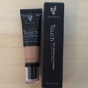 Younique Touch liquid Concealer